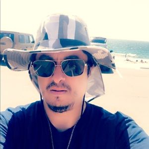 Meet your Posher, Javier